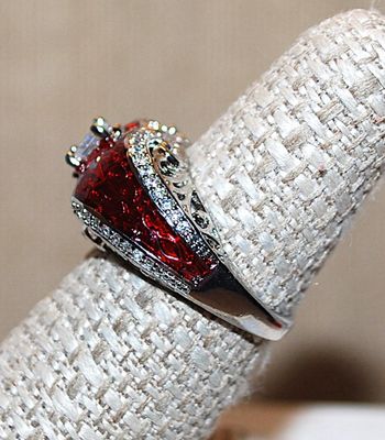Size 7 Marked .925 "Puffy" VERY DEEP RED Party Ring with a Single Main Clear Round Stone on a Silver Band (6.7g)