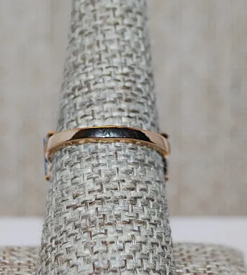 Size 8 Multicolor Row of 8 BAGUETTES RING in Blue, Purple & Green Pastel Shades on a Gold Tone Band (2.9g)
