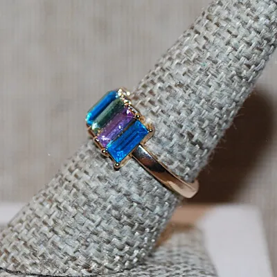 Size 8 Multicolor Row of 8 BAGUETTES RING in Blue, Purple & Green Pastel Shades on a Gold Tone Band (2.9g)