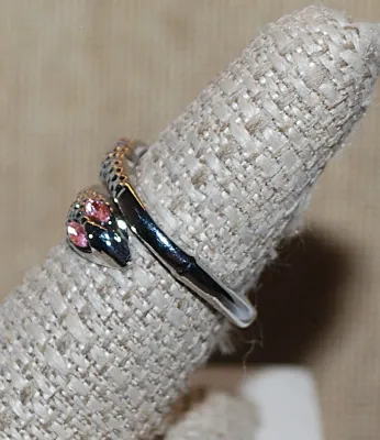 Size 8 Double Headed SNAKE RING with PINK EYES + Dimpled Head and Neck on a Silver Tone Band (3.4g)