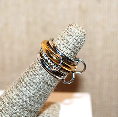 Size 5 Interesting & Fun INTERLOCKING CIRCLE 4 RINGS SET with Both Gold & Silver Tone and Stone Accents (6.8g)