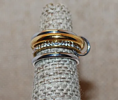 Size 5 Interesting & Fun INTERLOCKING CIRCLE 4 RINGS SET with Both Gold & Silver Tone and Stone Accents (6.8g)