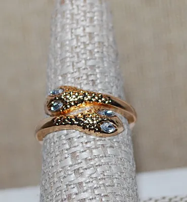 Size 8¼ Double Headed SNAKE RING with CLEAR EYES + Dimpled Head and Neck on a Silver Tone Band (3.5g)