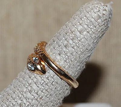 Size 8¼ Double Headed SNAKE RING with CLEAR EYES + Dimpled Head and Neck on a Silver Tone Band (3.5g)