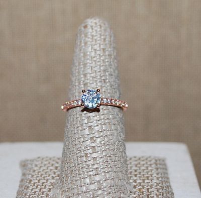 Size 8 Classic Single Round Clear Stone RING with Small Stones Side Band Accents on a ROSE GOLD Setting (2.9g)