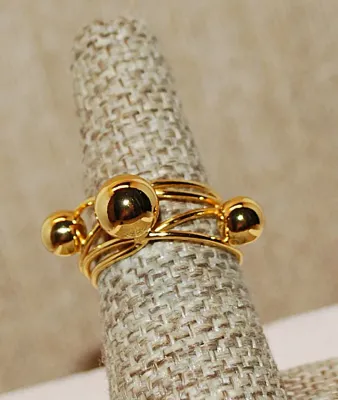 Size 7 "WIRES & GLOBES" RING in an All Gold Tone Setting (3.1g)