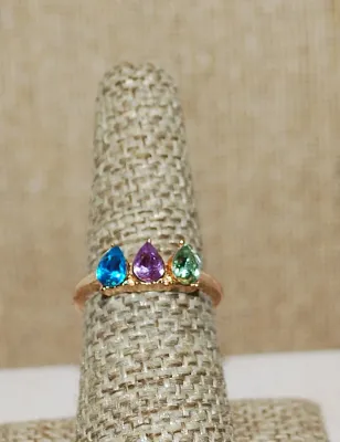Size 7¼ Multicolor PEAR SHAPED Stones RING with 3 Green, Blue & Pink Stones on a Gold Tone Band (2.7g)