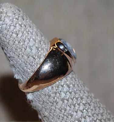 Size 7¼ Large Beveled BLUE HEART Shaped Stone RING with Strong Solid Gold Tone Band (6.0g)