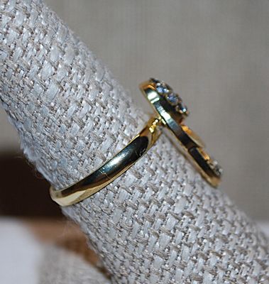 Size 8½ Double Long Loops RING with Clear Stones Accents with a SPLIT BAND and Gold Tone Setting (3.0g)