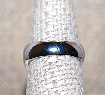 Size 7½ Heavy Oval Embossed "FACE OF JESUS" RING with CROSSES Side Accents and Silver Tone Band (9.1g)