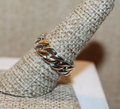 Size 7 Two Tone Gold & Silver Chain Link Style Ring on a Silver Tone Band (4.7g)