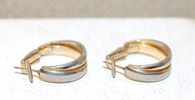 VINTAGE 1950's Overlapping Silver Tone Circles Earrings (¾" Circ.) on a Hinged Snap Clasp
