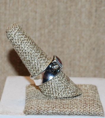 Size 8¾ Square "Picture Frame" Polymer Flower Graphic on a Solid Wide Silver Tone Band (7.8g)