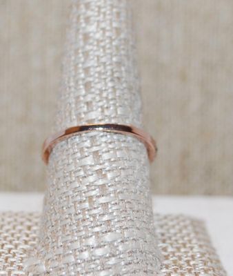 Size 9½ Clear Single Heart Shaped Stone Ring with Row of Accent Stones on a Silver Tone Band (3.2g)