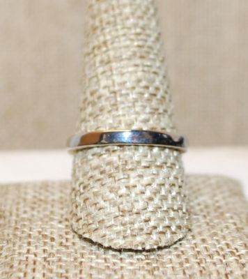 Size 10¼ Light Blue Emerald Cut Stone Ring with 3 Clear Stones "Arrow" Side Accents on a Silver Tone Band (2.6g)