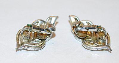 Silver Tone Dimpled LEAVES EARRINGS Set with SNAP Clasp