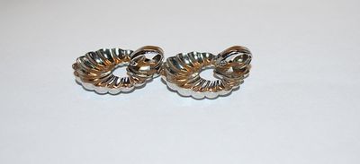 Silver Colored Metal Ribbed Circle EARRINGS Set with Spring Snap Clasp
