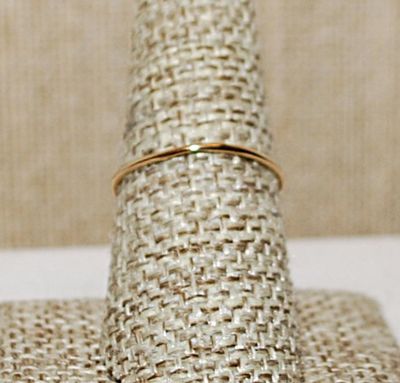 Size 8 Delicate Clear Rectangle Stone Ring with 2 Stone Side Accents on a Gold Tone Band (0.8g)