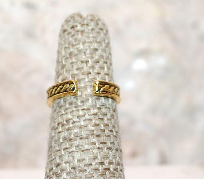 Size 4 TOE RING with Slanted Lines on a Gold Tone OPEN BAND (1.6g)