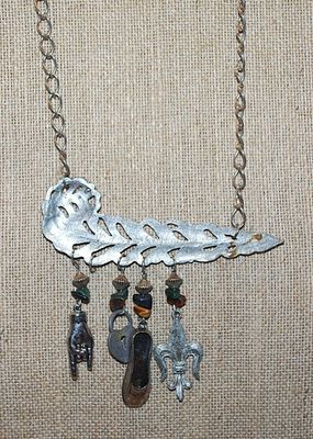 ***NEW SALE PRICE*** Silver Tone METAL FEATHER NECKLACE with 4 Assorted Charms and Beads on a Silve Tone Chain & Circle Clasp 17" L