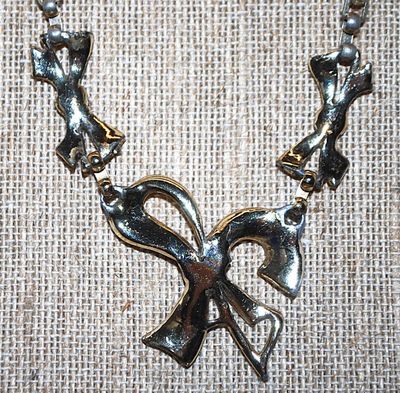 ***NEW SALE PRICE*** VINTAGE GREEN SQUARE Stones BOW PENDANT (1½" x 1½") with 2 Jeweled Smaller Bows on a "Snakeskin"...