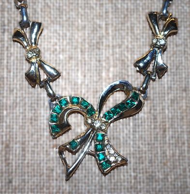 ***NEW SALE PRICE*** VINTAGE GREEN SQUARE Stones BOW PENDANT (1½" x 1½") with 2 Jeweled Smaller Bows on a "Snakeskin"...