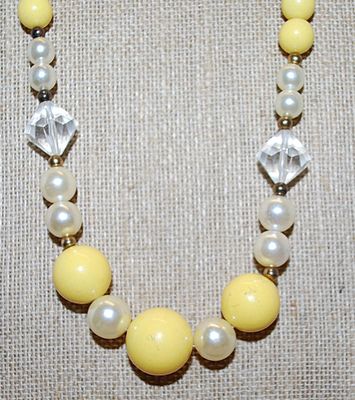 VINTAGE Yellow Globes NECKLACE with Prisms & Faux Pearls Accents and Gold Tone Lobster Clasp 20" L