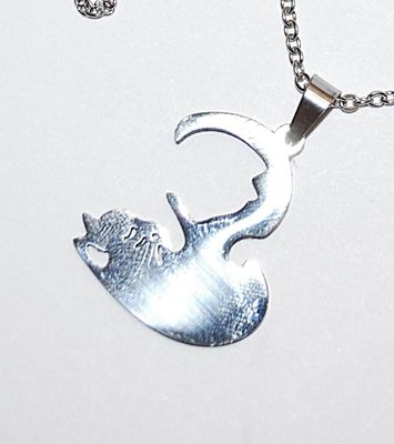 Silver Tone Chain "SLEEPY CAT" NECKLACE / PENDANT Combo with Heart Shaped Setting and Lobster Clasp 19" L
