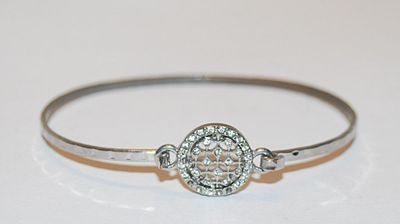 VINTAGE Filagree-Style Circle BANGLE BRACELET (2¼" Opening) with Curved Hook Closure