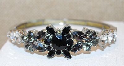 Vintage Style BLACK & CLEAR Stones Bracelet (2½" Circ.) with Elastic Pull Opening