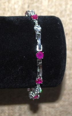 15 Alternating Clear & Cranberry Stones Bracelet with Fold-Over Clasp 6" L