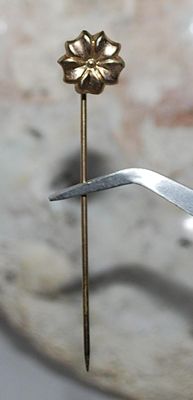 ***NEW SALE PRICE*** Gold Metal FLOWER PIN (2½" L) on a Gold Tone Setting