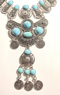 *** NEW ARRIVAL *** Beautiful TURQUISE-Style Stones JEWELRY SET with Choker NECKLACE (12" L + Silver Colored Metal Accents +...