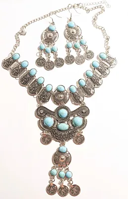 *** NEW ARRIVAL *** Beautiful TURQUISE-Style Stones JEWELRY SET with Choker NECKLACE (12" L + Silver Colored Metal Accents +...
