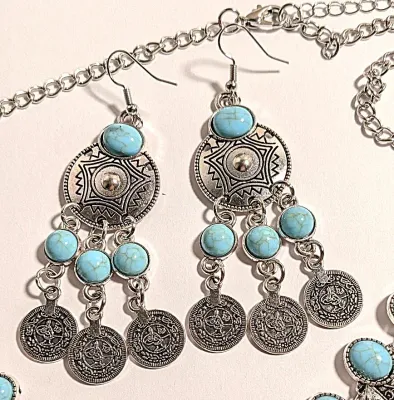 *** NEW ARRIVAL *** Beautiful TURQUISE-Style Stones JEWELRY SET with Choker NECKLACE (12" L + Silver Colored Metal Accents +...