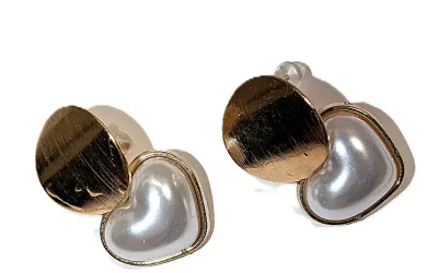 "WHITE HEART & DISK" JEWELRY SET with NECKLACE (14" L + GOLD Tone "Snake" Chain/Lobster Clasp) and MATCHING...