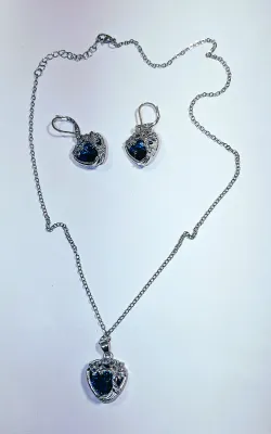 "TREE COVERED BLUE HEART STONE" JEWELRY SET with NECKLACE (17" L, Blue Stones Pendant + SILVER Tone Chain/Lobster Clasp)...