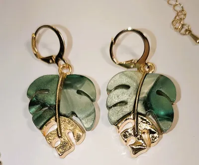 GREEN & GOLD Acrylic LEAVES JEWELRY SET with NECKLACE (16" L + GOLD Tone Chain/Lobster Clasp) + Matching EARRINGS with Snap...