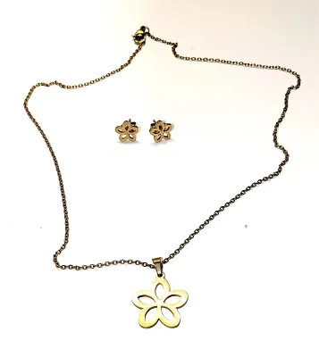 Dark Gold Tone 5-Point Rounded STAR JEWELRY SET with NECKLACE (18" L + Metal Star) and MATCHING EARRINGS with Metal Squeeze-On Clasp