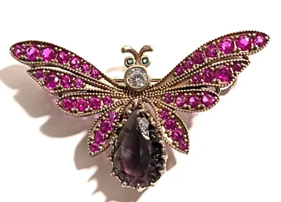 **NEW ARRIVAL** Petite MAGENTA BUTTERFLY BROOCH (1½" x 1") with Purple Teardrop Body Stone, Green Eyes on a Gold Tone Setting