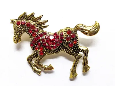 **NEW ARRIVAL** RED STONES Jeweled Gold Colored HORSE BROOCH (1¾" x 1¼") with "Spikey Mane" on a Gold Tone Setting