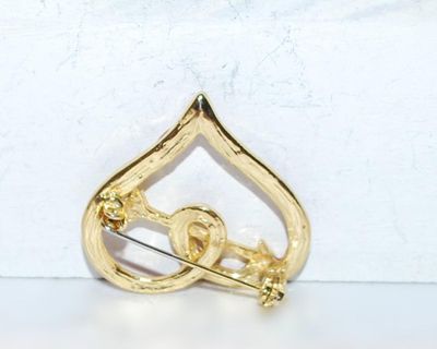 Enameled RED HEART BROOCH (1⅛" x 1⅛") with Piercing Gold Arrow on a Gold Tone Setting