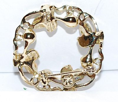 Pink & Green Leaves WREATH BROOCH (1¼" Diam.) with 4 Faux Pearls on a Silver Tone Setting