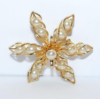 Pointed PEARL BROOCH (2¼" Diam.) with 13 Faux Pearls Woven Into a Gold Tone Star Setting