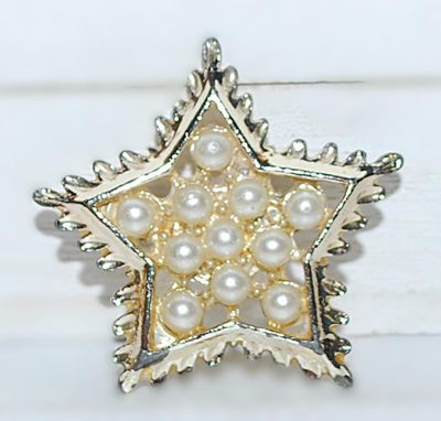 Vintage Style Set of 11 Faux PEARLS BROOCH (1¼" Diam.) on a 5 Point STAR & Gold Tone Setting