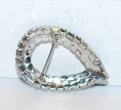 VINTAGE Bejeweled TEARDROP BROOCH (1½" x 1¼") on a Silver Tone Setting