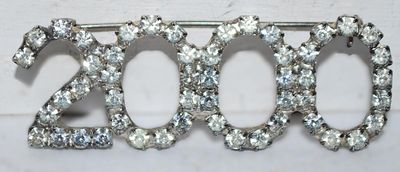 VINTAGE Bejeweled Year "2000" BROOCH (2¼" x ¾") on a Silver Tone Setting