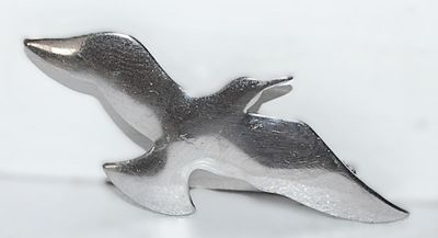 Modern Style Silver Colored SEAGULL BROOCH (2½" x 1") on a Silver Tone Setting