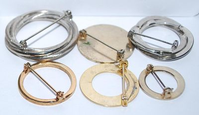 Collection of 6 Assorted CIRCLE BROOCHES - 1½" to ½" Diameter