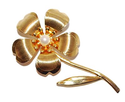 Gold Colored 5-Petal FLOWER BROOCH (2¾" x 1½") with Single Faux White Pearl Center on a Gold Tone Setting
